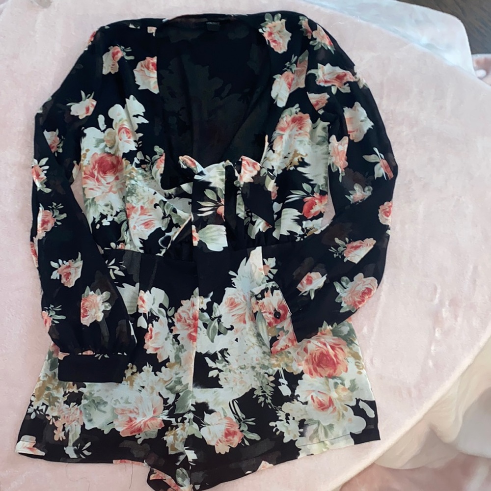 Flowery Romper tie in middle